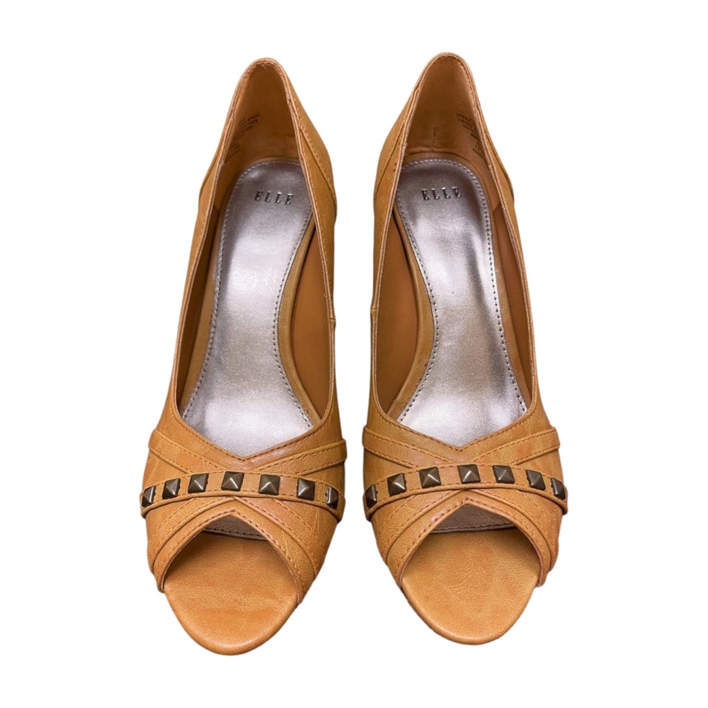 Elle size 8 perk-a-boo toe tan